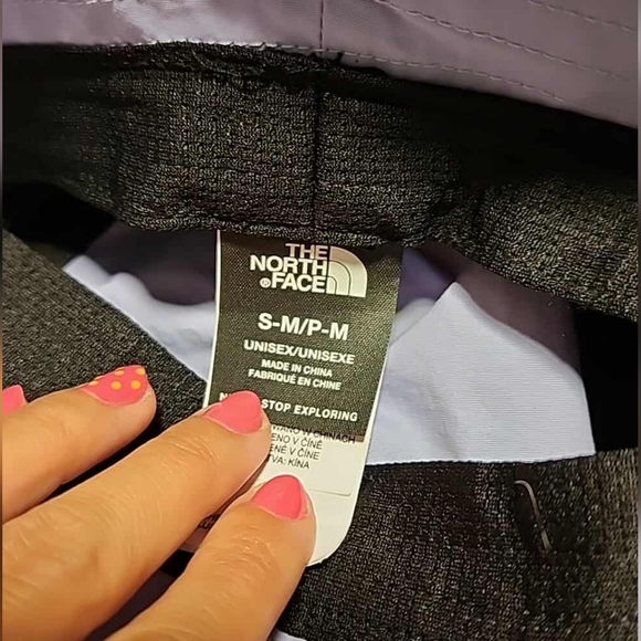 The North Face purple bucket hat - Picture 6 of 6